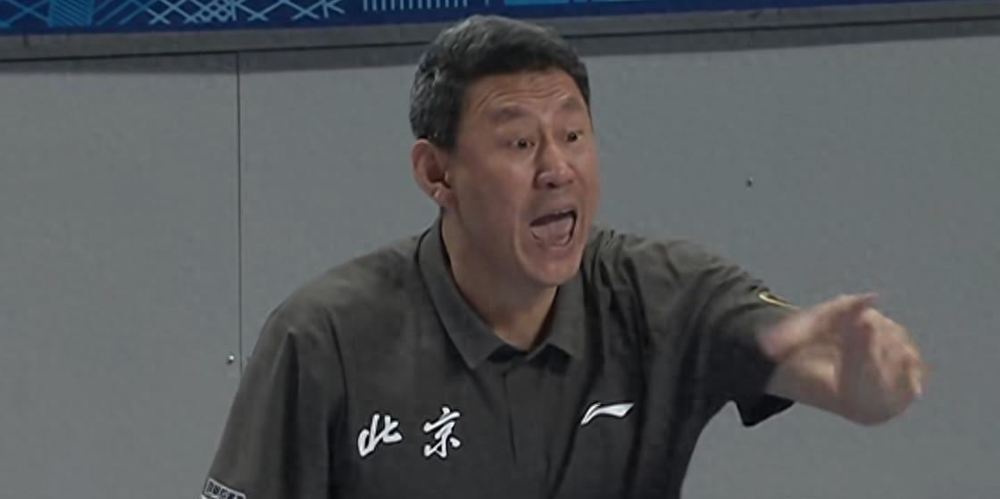 世界杯客户端升级说明-周琦撑起北京内线防线，外援串联发力，广东锋线进攻全面哑火
